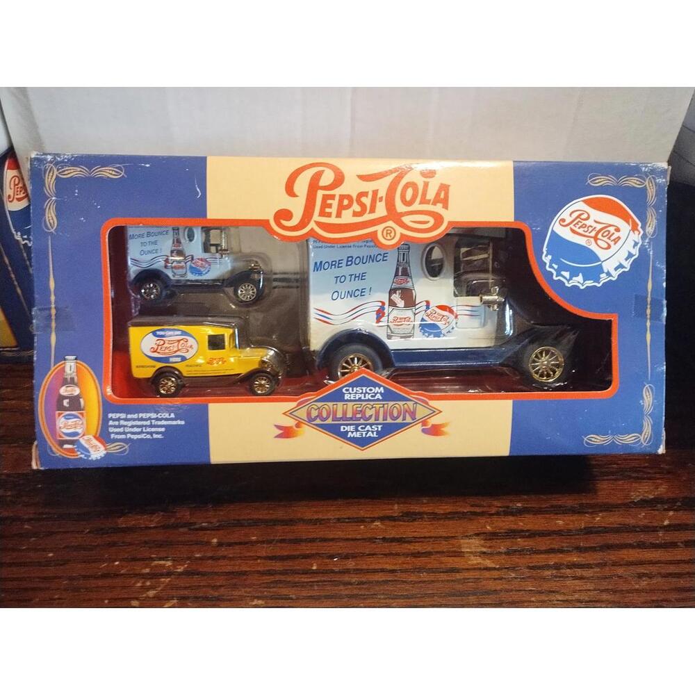 Golden Wheel - Die-Cast Custom Vintage Pepsi-Cola Delivery Trucks - New